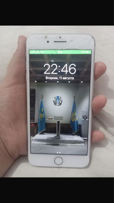продается айфон 7+
