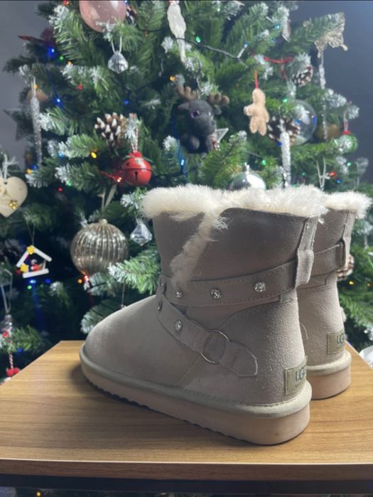 Ghete tip UGG din piele întoarsă