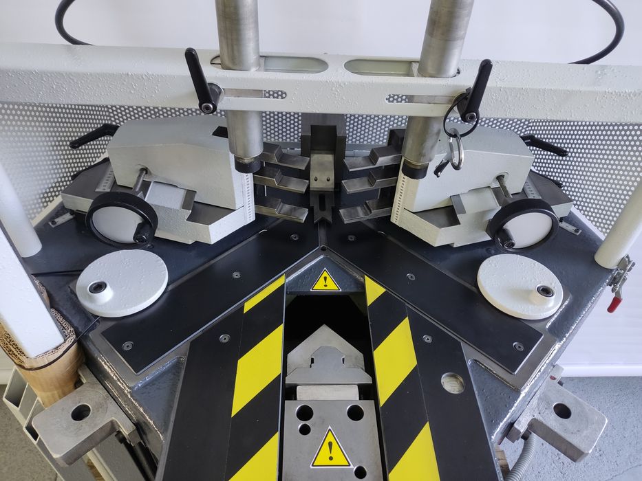 Автоматична ъглонабивна машина PRESSTA EISELE 2000 - Германия
