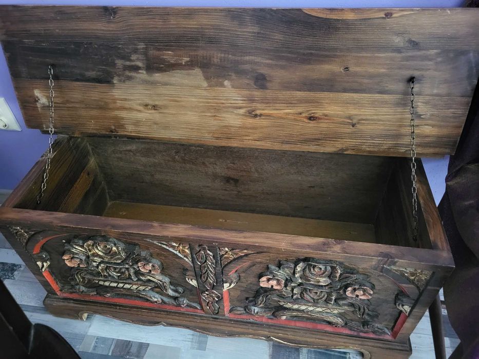 Старинна ракла от 17 век