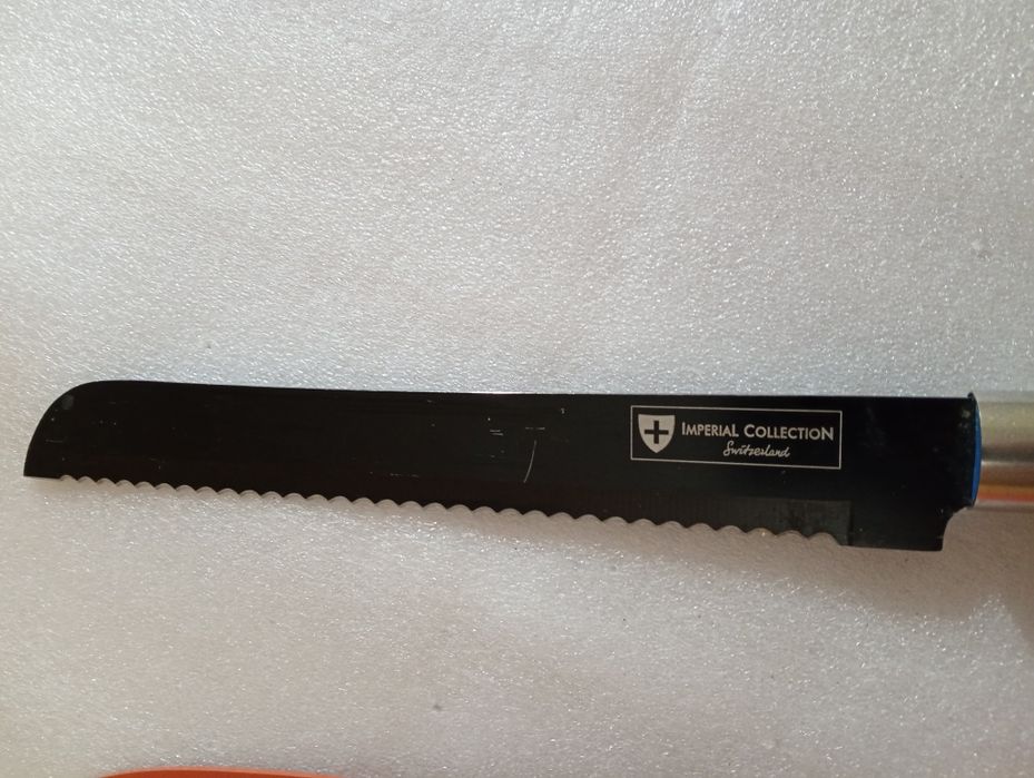Două cuțite Swiss