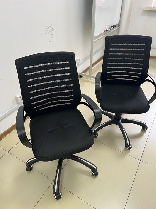 Продам 2 офисных кресел