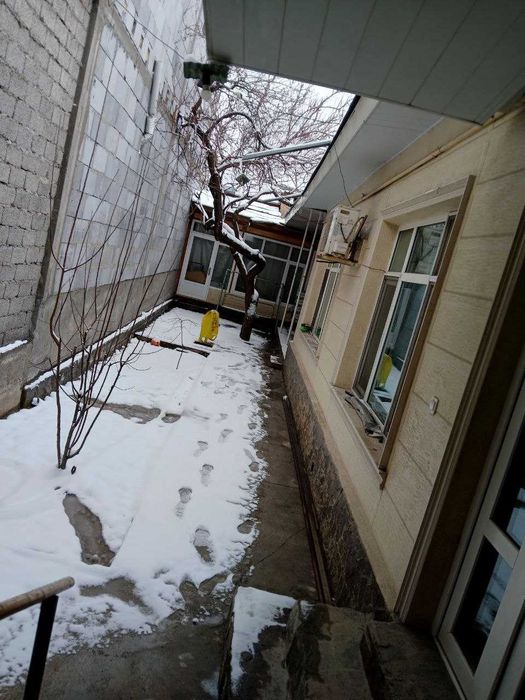 Продаю дом 5 комнат 3 сотки  Камолон м-ля ор-р метро Дружба народов