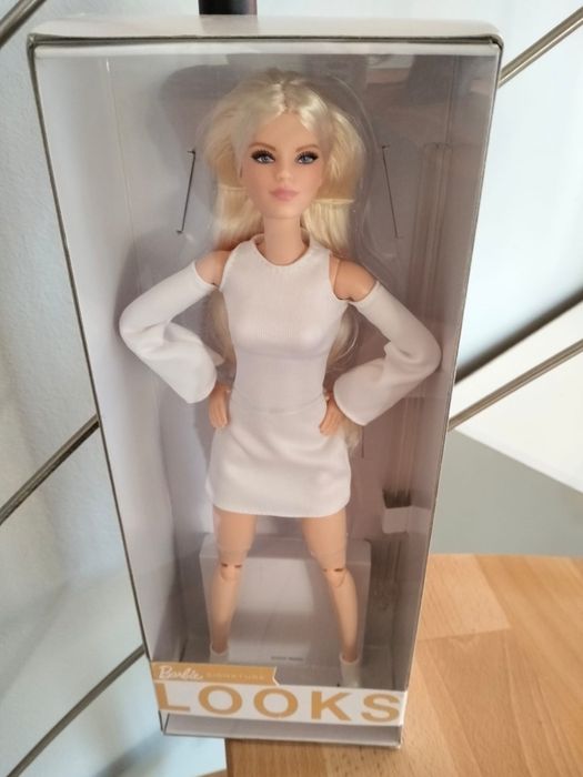 Păpușa Barbie Look