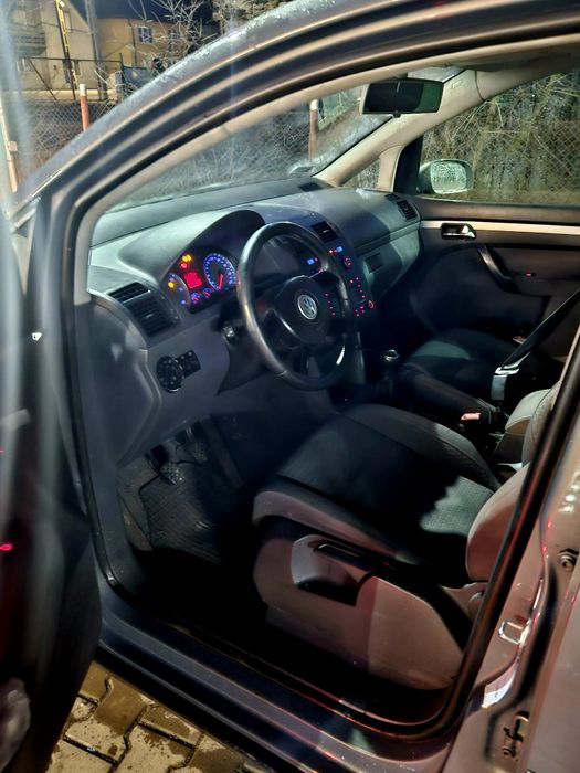 VOLKSWAGEN Touran 2004 — imagine 4