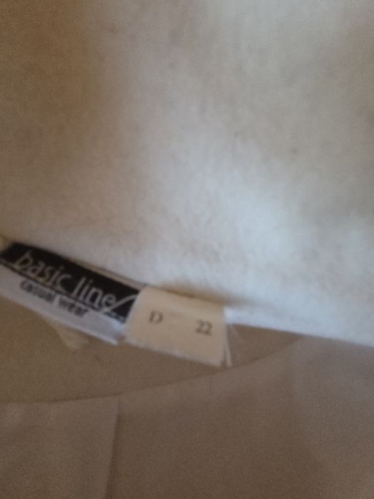 Haina de dama din stofa alba