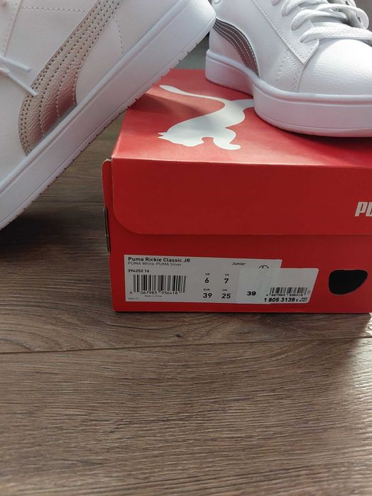 Бели обувки Puma