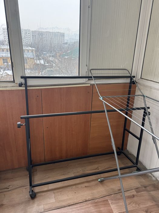 Гардеробная вешалка, стойка для одежды с двумя колесами