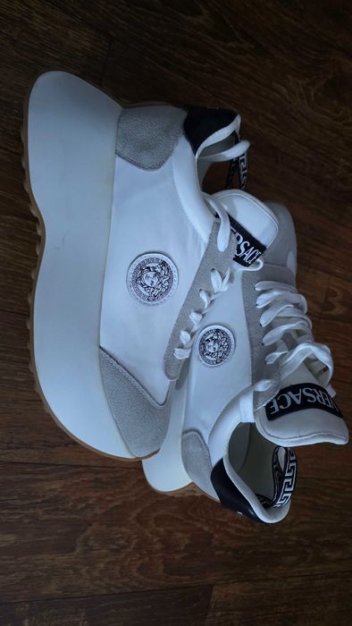 Продам кросовки натуральные