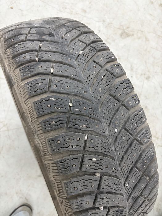 Зимние шины GoodYear 3 штуки