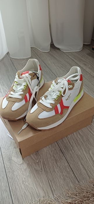 NOI! Vând adidas dama PEPE JEANS