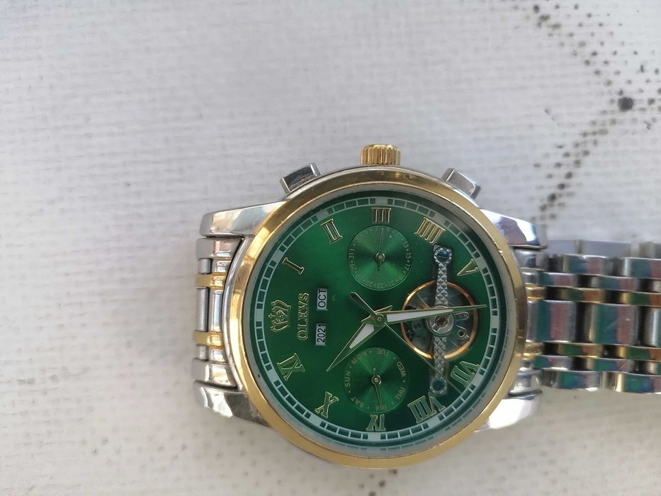 Продавам самонавиващ часовник Olevs водонепроницаем 3атм.