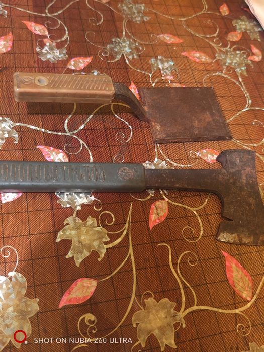 Продам кухонные  топор и отбиватель мяса