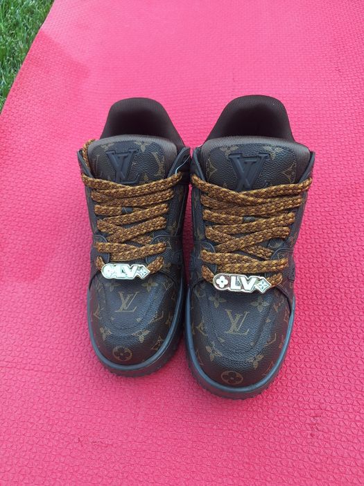 Pantofi Luois Vuitton nr 43 pret 499 euro