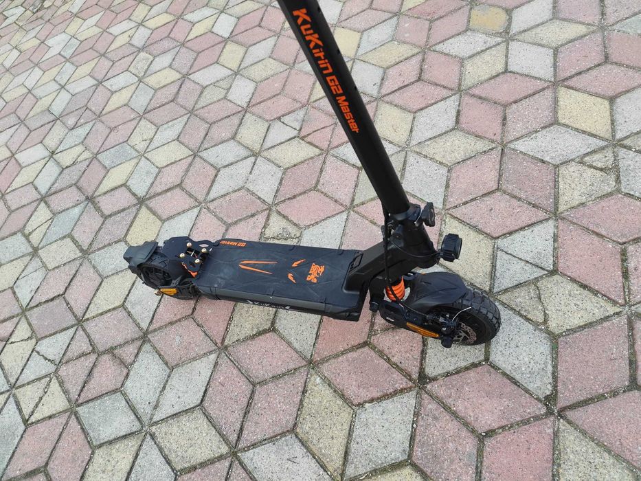 Vând trotineta kukirin G2 master