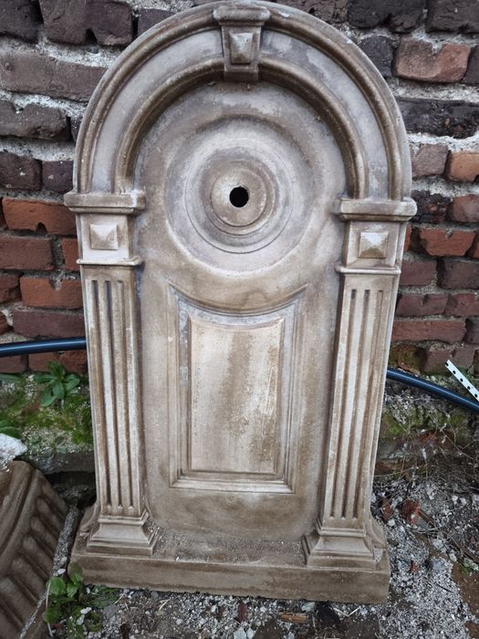 Градинска чешма Римски стил