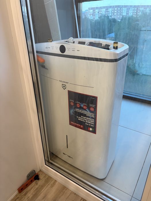 Ariston Velis PW бойлер 50 л — рабочий, один ТЭН подтекает