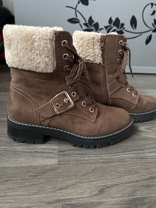 Ghete dama maro ,purtate de doua ori