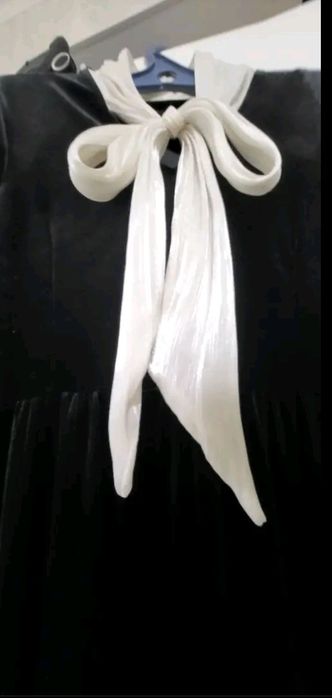 Женская платья черный.