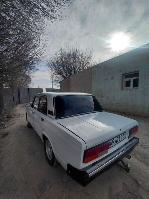 Vaz 2107 sotiladi