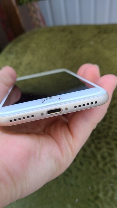 Продам Iphone 8 gold