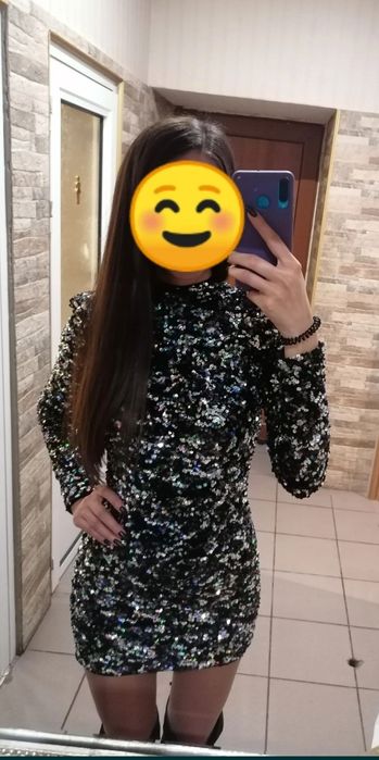 Рокля с пайети Bershka