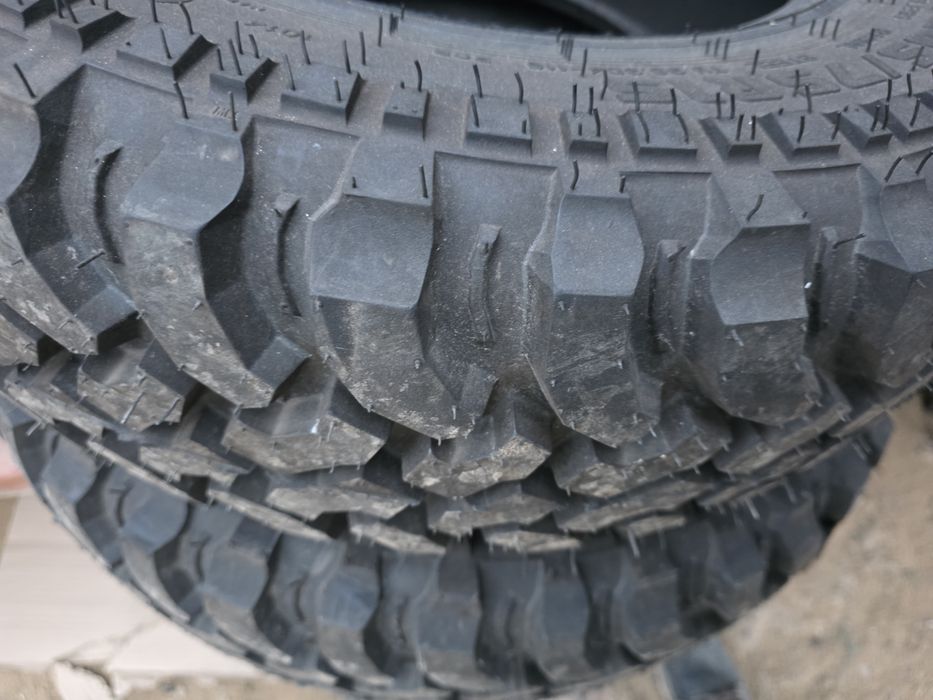 Шина  на делика нива