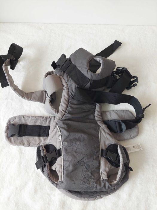 кенгуру за носене на бебче и колан за прохождане