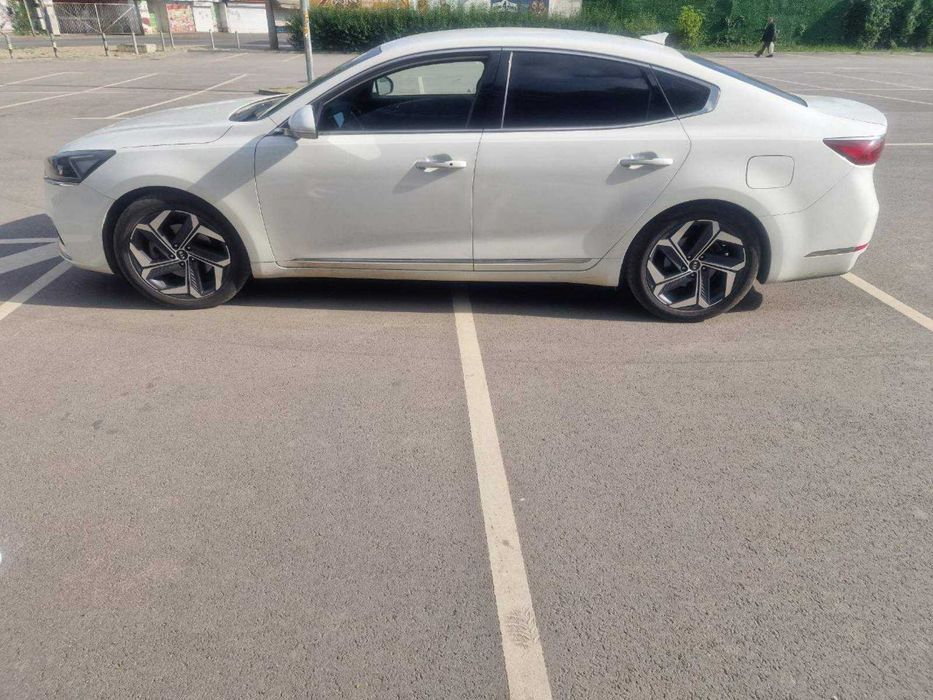 Автомобил KIA K7
