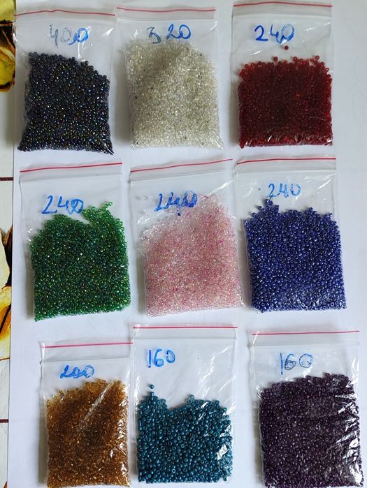 Продам бисер разный.