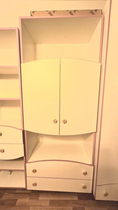 Set dormitor copii complet, 7 piese, alb & roz – stare impecabilă,