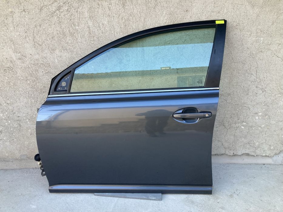 Предна лява врата за тойота авенсис т25/toyota avensis t25 03-08г