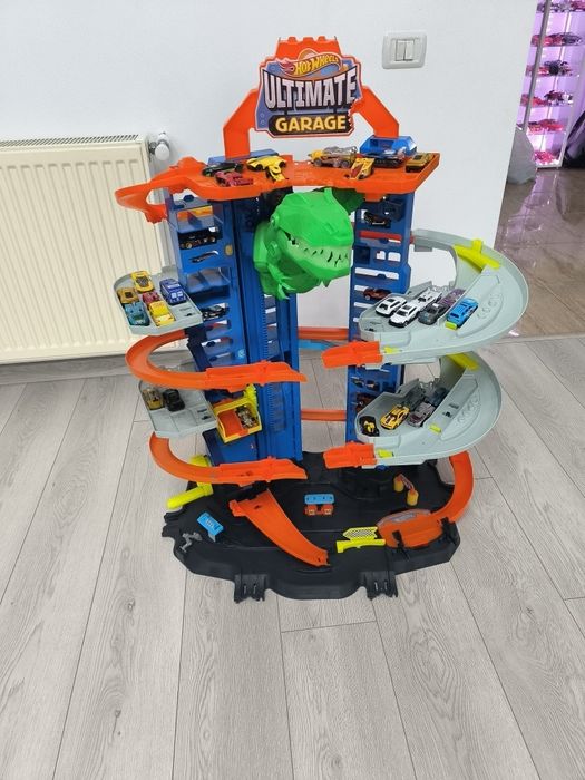 Set de joacă Hot Wheels City - Ultimate Garage cu T-Rex, în stare excelentă!