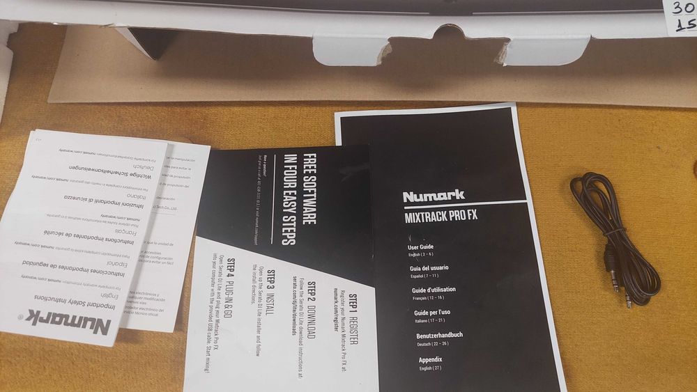 Numark Mixtrack PRO FX