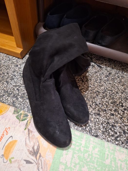 Велурени ботуши по крака с връзване