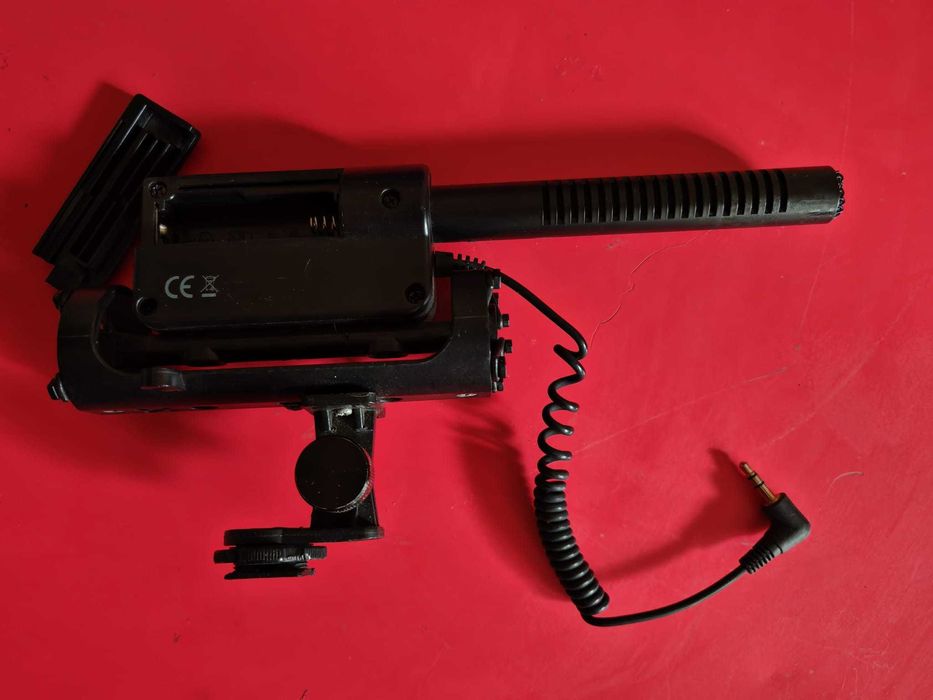 Vând microfon extern pentru dslr aparat foto sau cameră video
