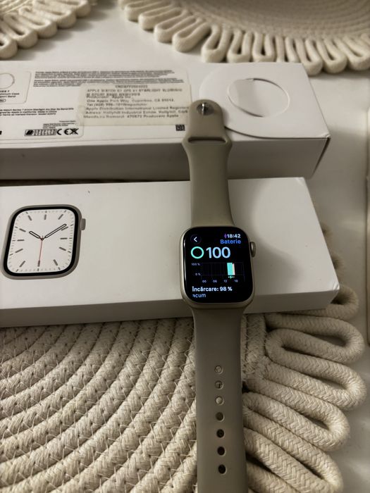 Vand Apple Watch S7 GPS 41 Starlight Aluminiu