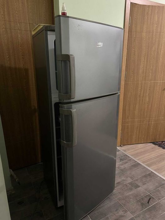 Хладилник BEKO DS227030SN с горна камера
