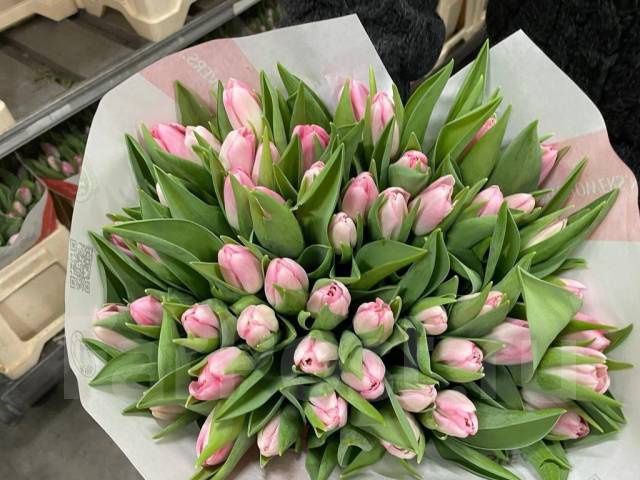 Цветы в подарок к 8-марта.