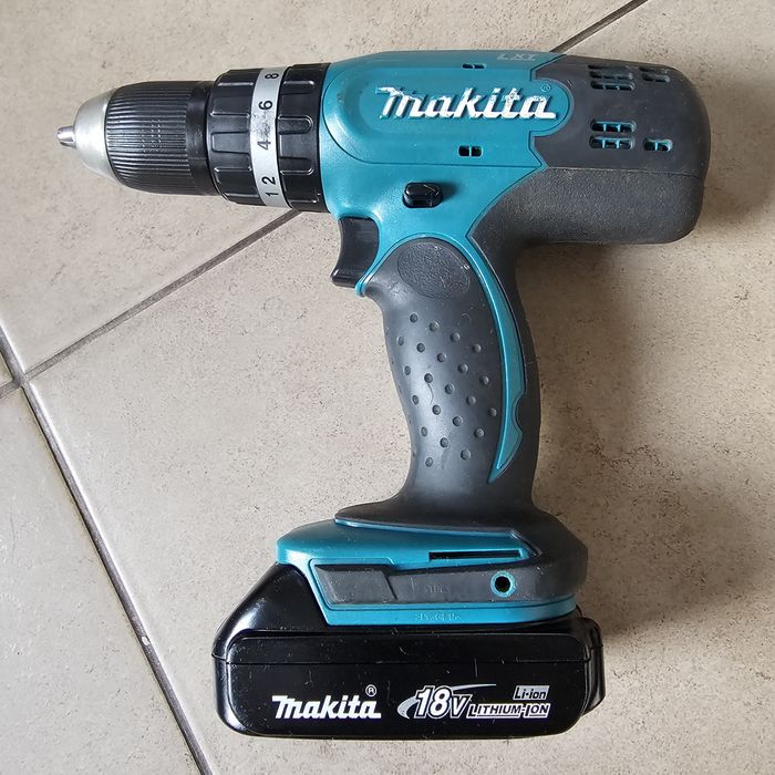 Masina de gaurit/insurubat (bormasina) cu percutie Makita DDF 453