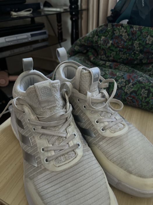 Волейбольные кроссовки