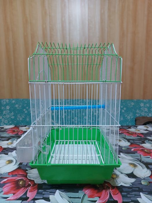 Продам клетку материал металл пластик в отличном состоянии