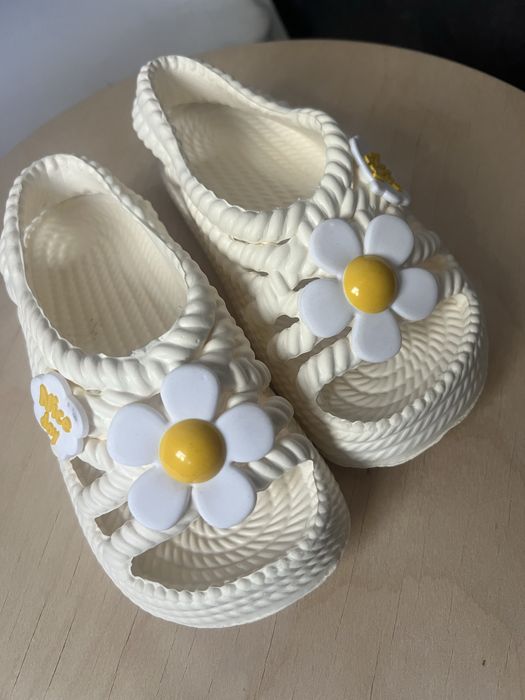 Продаю детские шлепки для девочки Новые