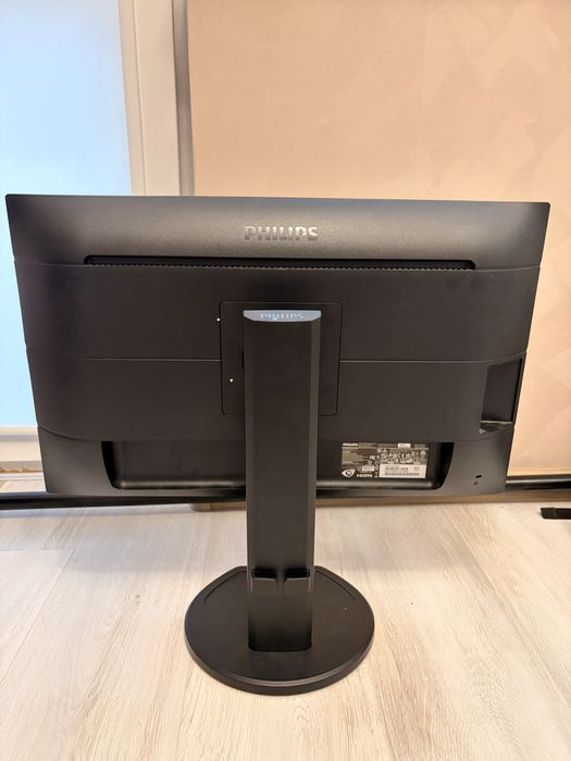Монитор Philips 243B