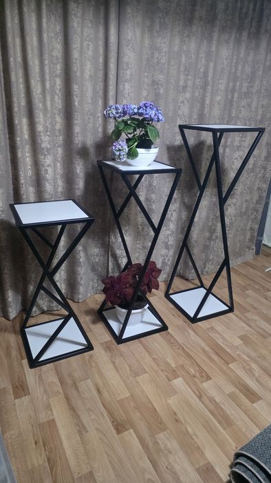 Подставка для цветов и декора