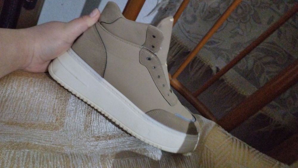 Продам зимние ботинки