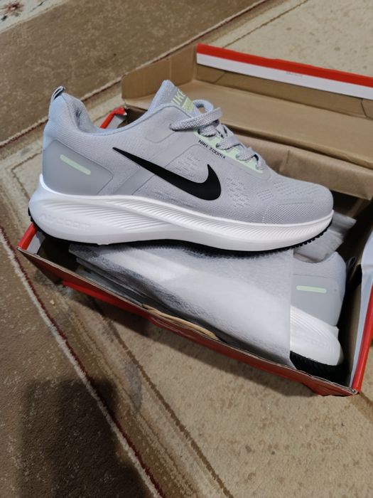 Кроссовки Nike чёрные и серые
