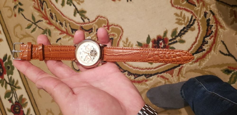 Срочна продам часы ALAHGE SHONE