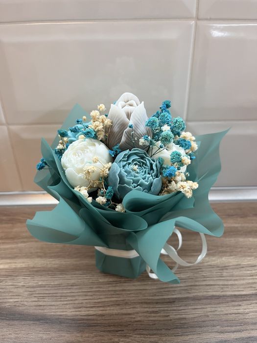 Восъчни букети от соеви свещи