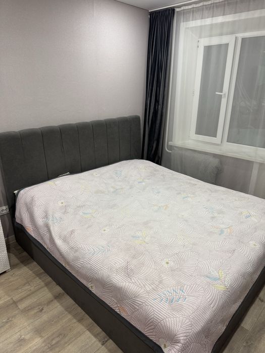 Продам двуспальную кровать с ортопедическим матрасом 180×200